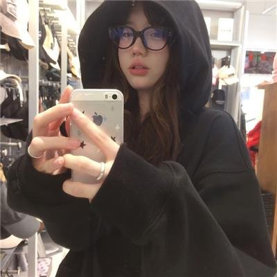 湖畔的女人们
